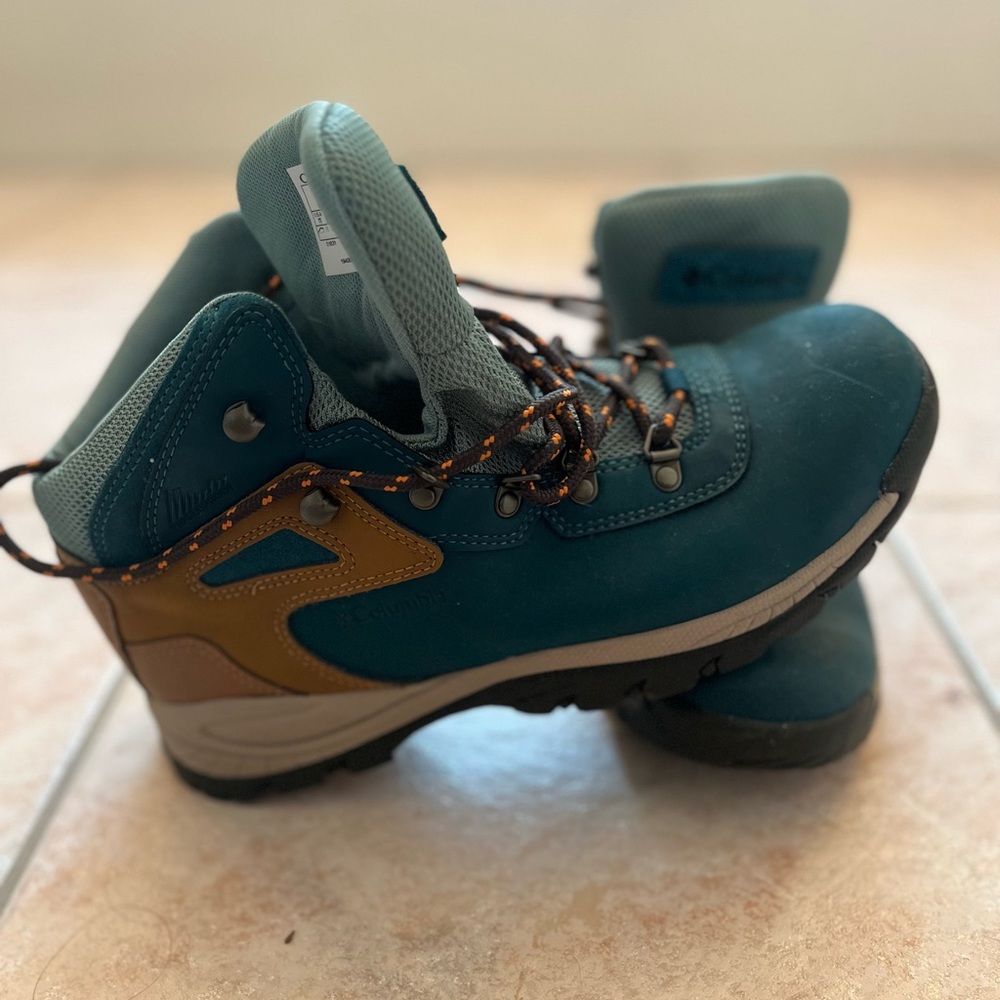 Size 11 Women’s Columbia Boots